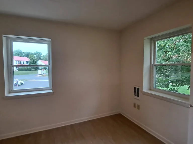 Charlotte Place Apartments — Photo 10