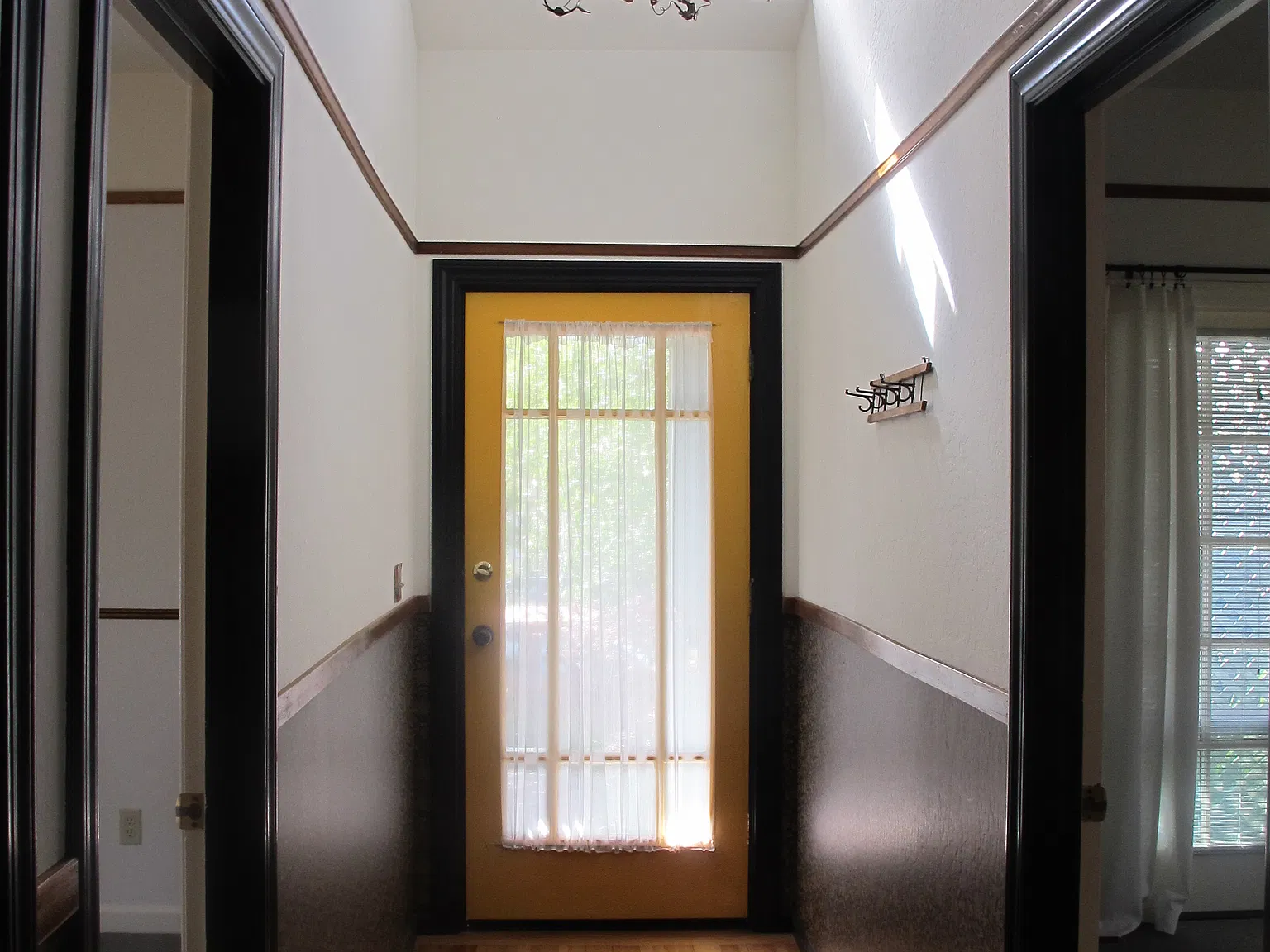 3 bed, 1410 sqft, $3,950 — Photo 4
