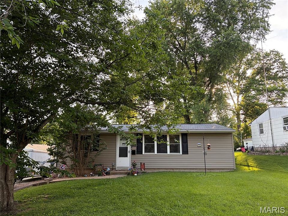 1st image of 675 Linden Ln