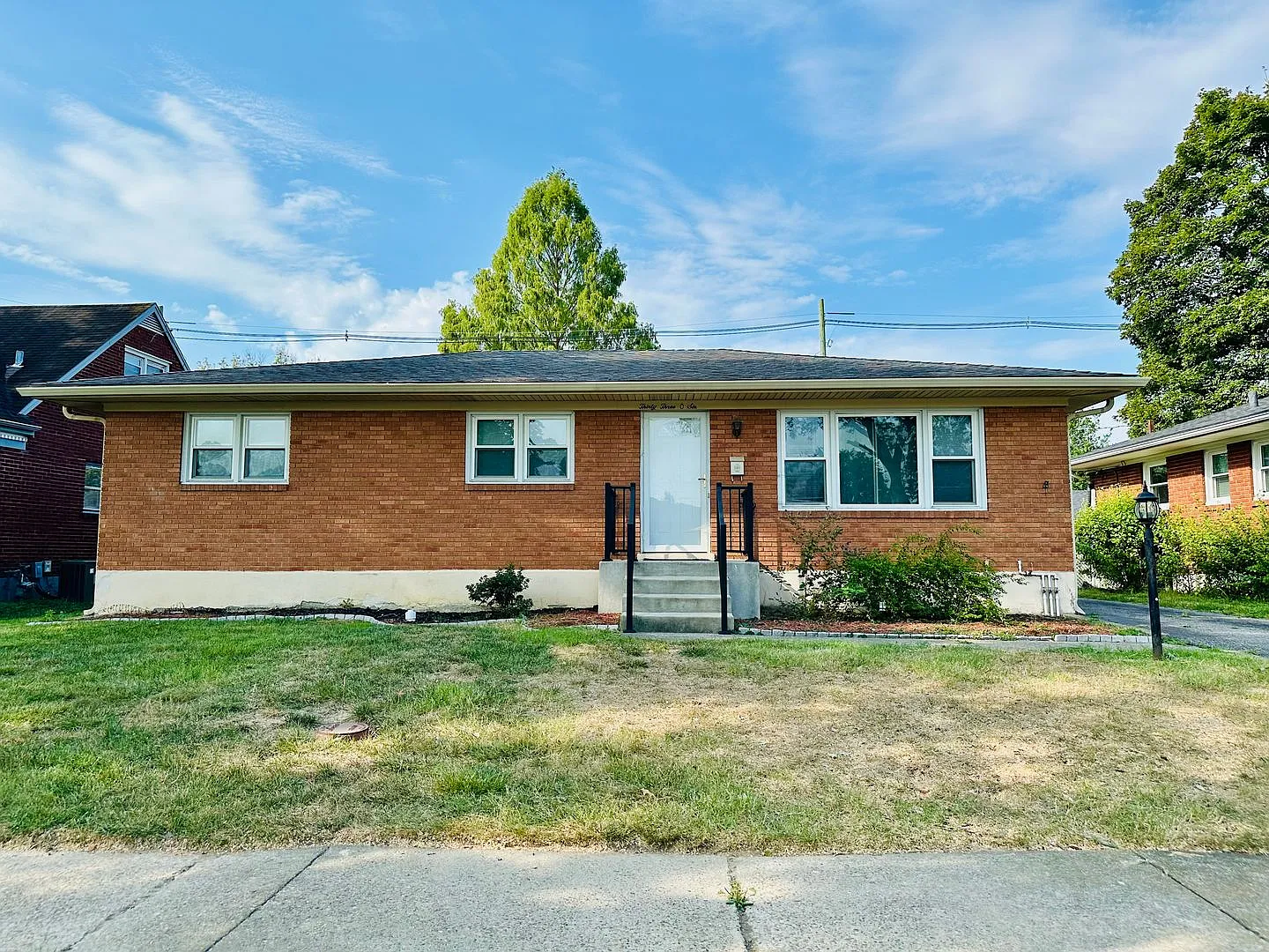 Three bedroom/2 full bath in Hikes Point with detached garage! — Photo 1