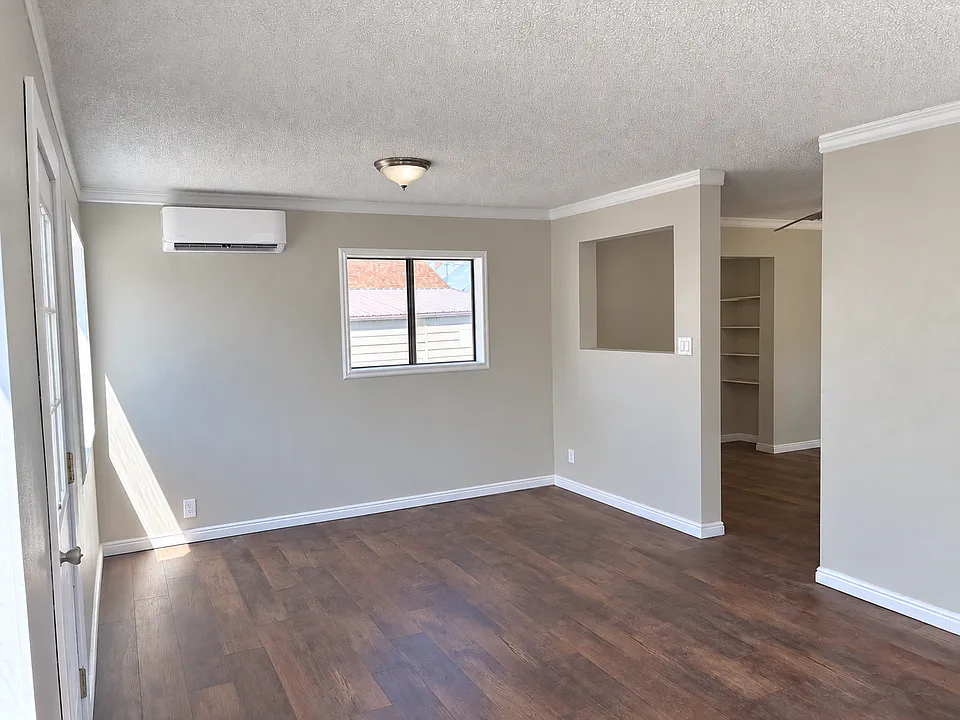 280 N 5th Ave #1