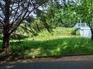 39 Madrone Rd, Whitethorn, CA 95589