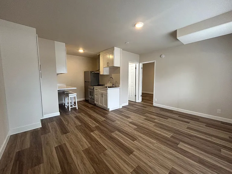 3294 Del Monte Boulevard — Photo 3