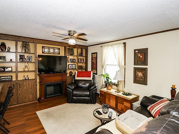 2nd image of 5063 Foxwood Pl #18