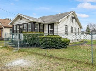 26 Maplewood Ave, Colonie, NY 12205