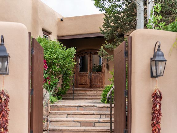 2nd image of 8 Tesuque Vis