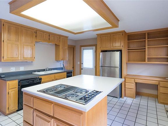 5th image of 701 NW 8th St