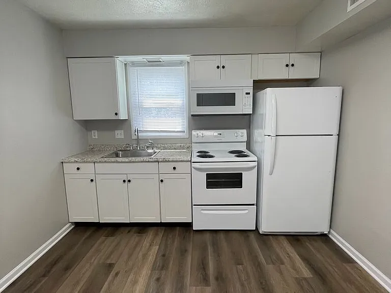 30-32 Morehouse Ct — Photo 9