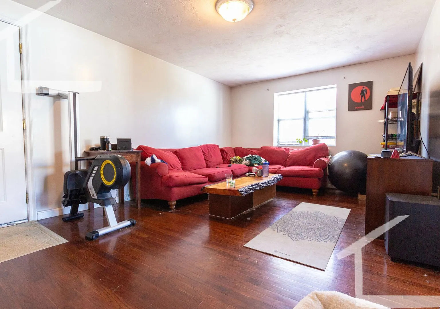 Hott 2 Bed In Allston — Photo 1