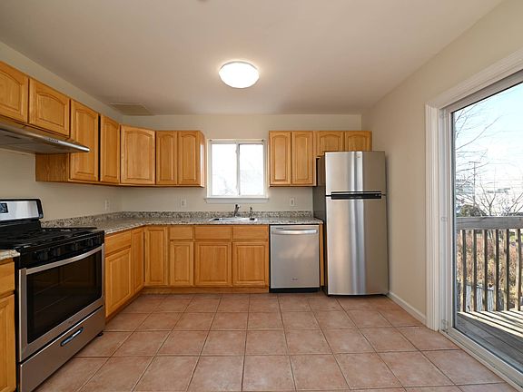 4th image of 831 Patterson Ave