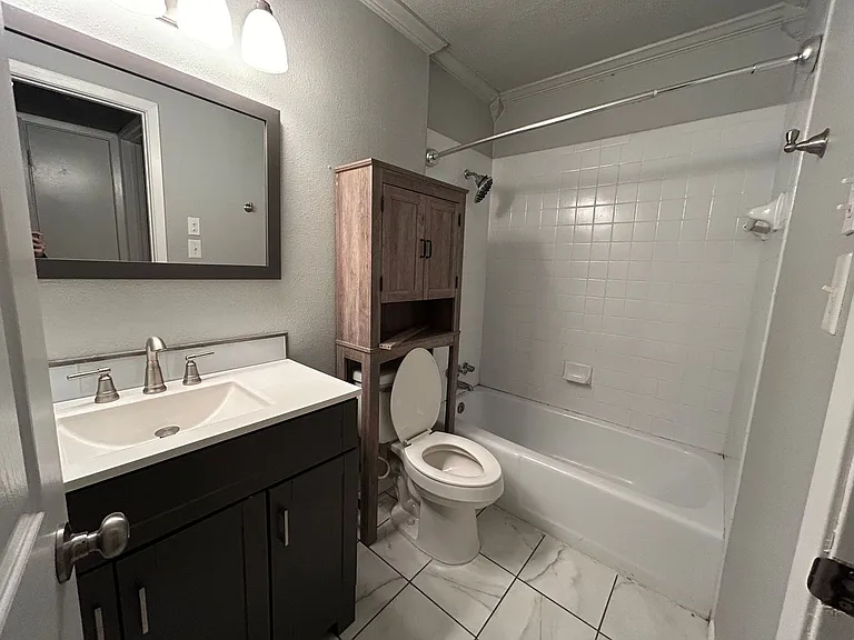 2506 Mecom Dr — Photo 6