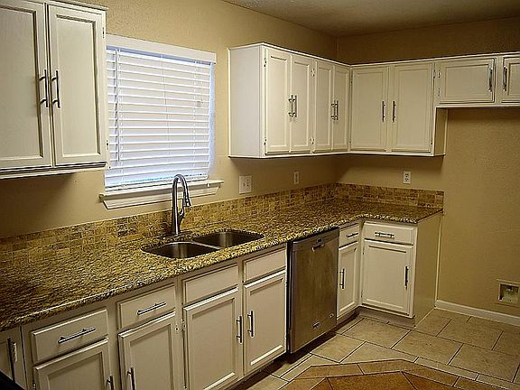 4th image of 1006 Bayou Vista Dr
