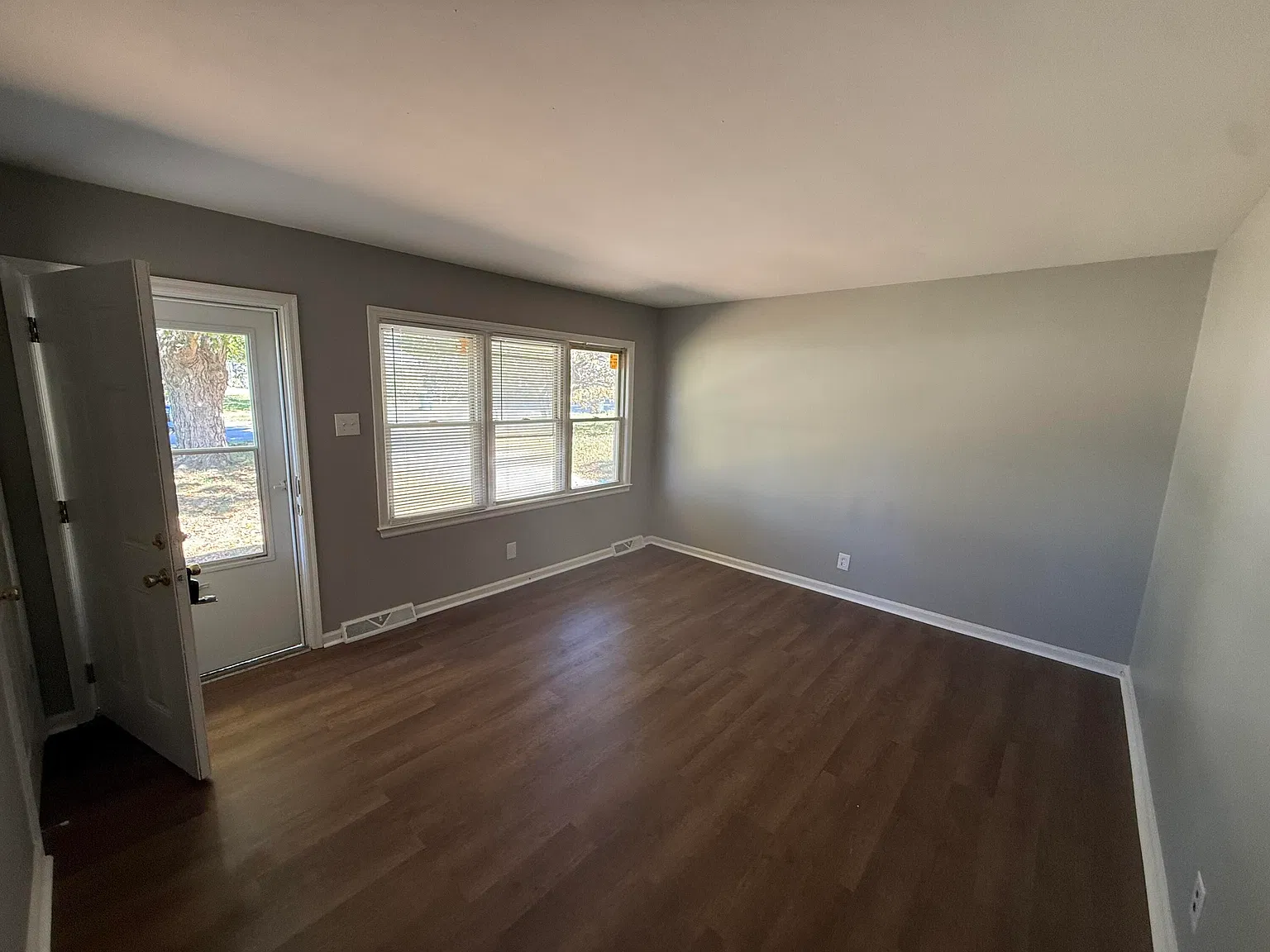 3 bed, 1.0 bath, 2052 sqft, $1,795 — Photo 3