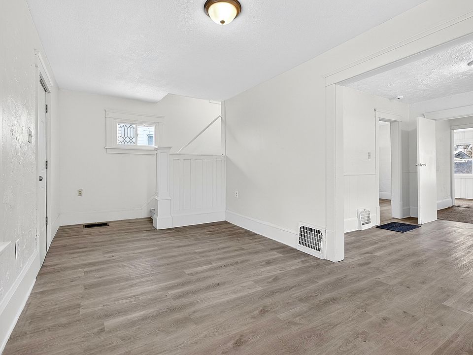 1st image of 12 Courtland Dr