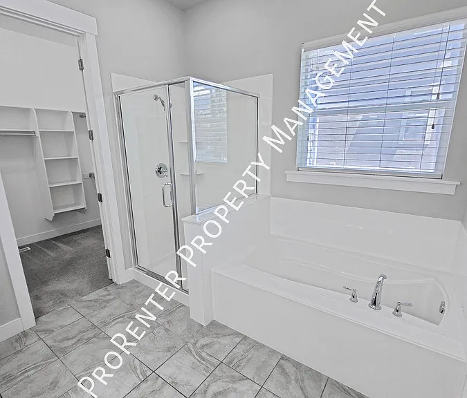 1308 E Maple Way — Photo 16