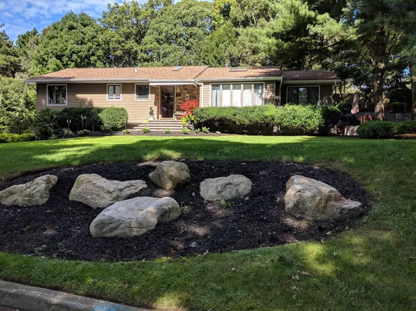 52 Marion St, Nesconset, NY 11767
