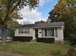 6016 N Devonshire Dr, Peoria, IL 61615