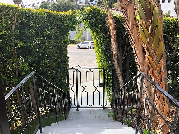 2nd image of 2520 N Beachwood Dr #2A