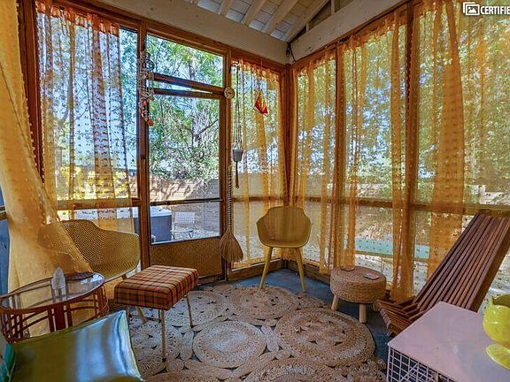 Patio for coffee, drinks- so relaxing!