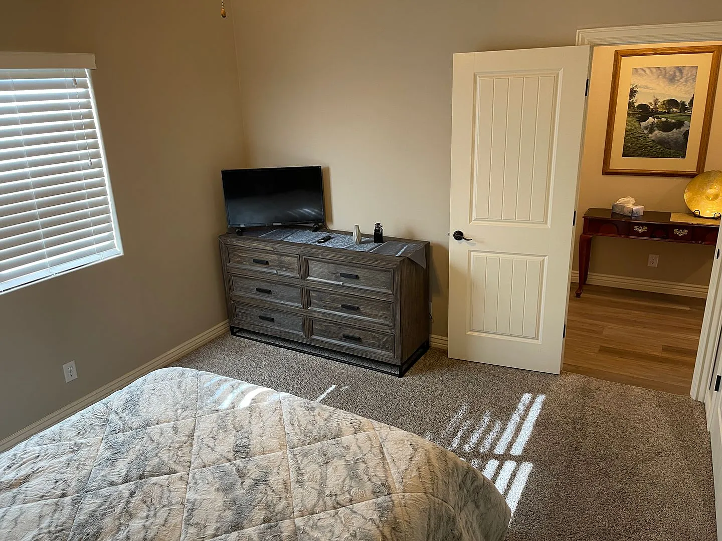 Available Now! 3 bed fully furnished home for rent in Ivin 3,6,9,12 month lease — Photo 3
