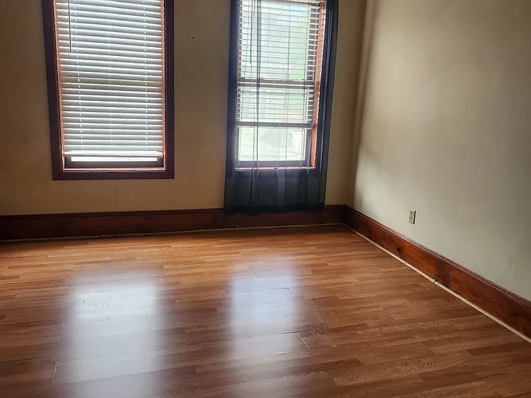 1223 W Norwegian St #2 — Photo 5