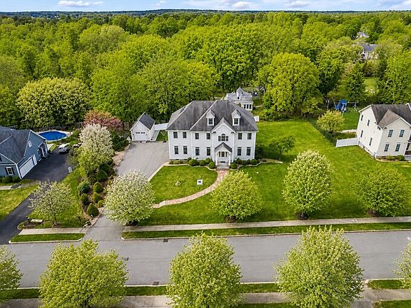 2nd image of 3 Great Acres Dr