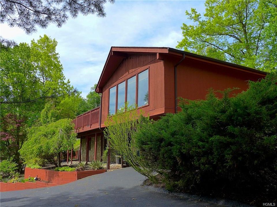 2nd image of 16 Deer Meadow Dr