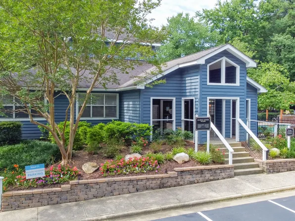 142 Bpw Club Rd, Carrboro, NC 27510