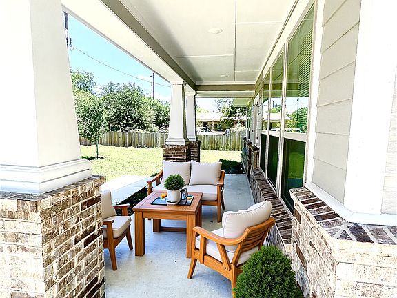 3rd image of 218 Coopwood Ave