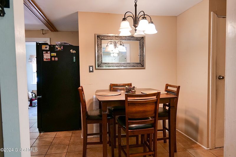 4th image of 17 Sherwood Avenue