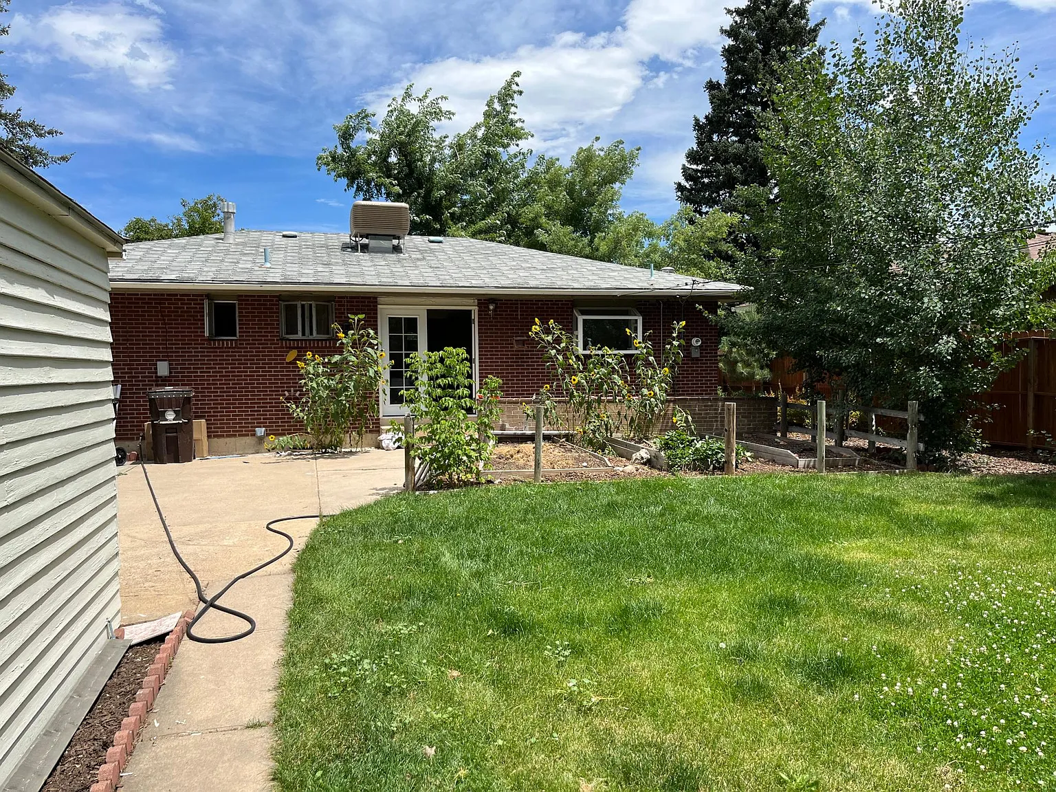 433 Harvard Ln — Photo 2