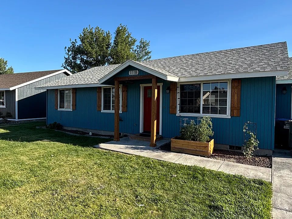 1118 E Saint Helens Dr