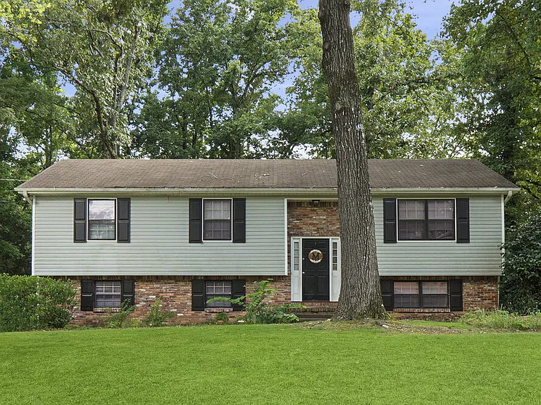 129 Hickory St — Photo 1
