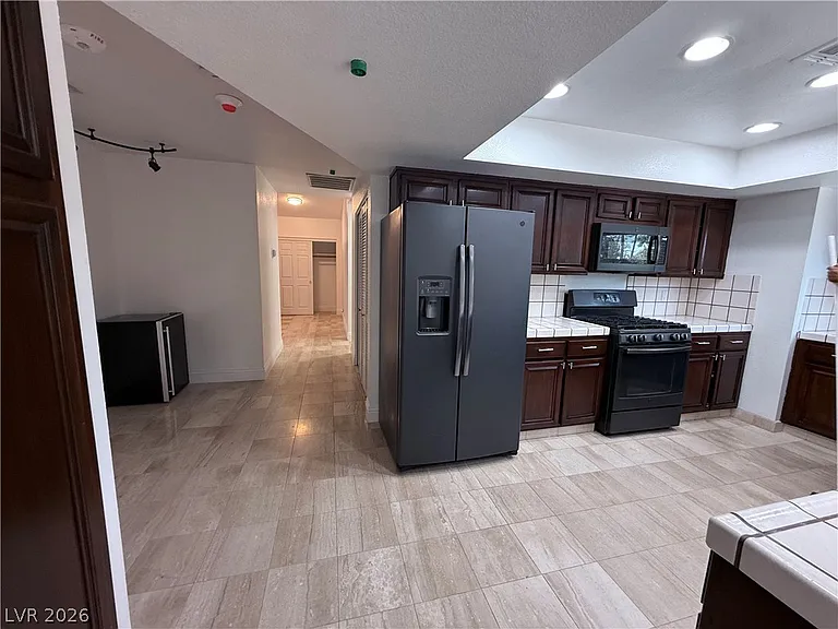 8620 Cremona Dr — Photo 9