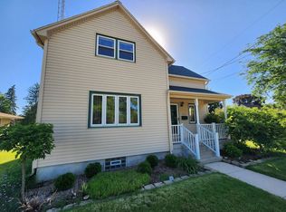 116 S Main St, Burlington, WI 53105