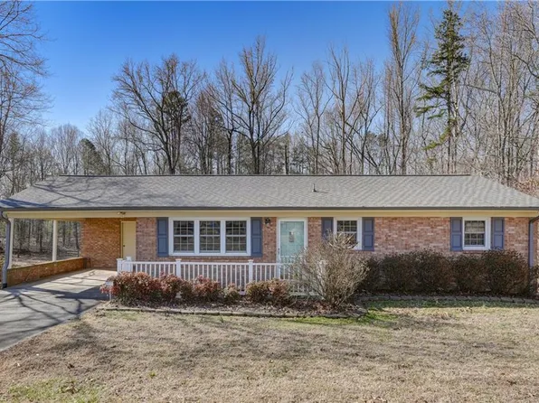 201 W Thomas Dr, Thomasville, NC 27360