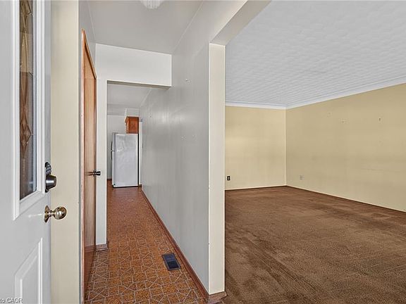 4th image of 145 E 25th St
