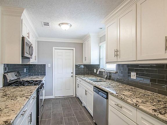 4th image of 3403 Roseberry Dr