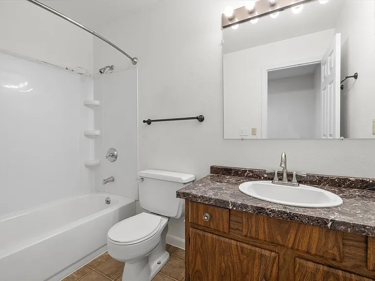 2252 Avenue C — Photo 13