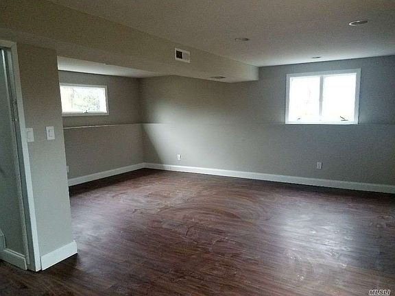 5th image of 15 Gaymor Ln