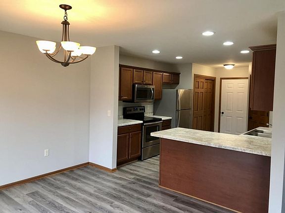 3rd image of 2609 Parkfield Dr #53095