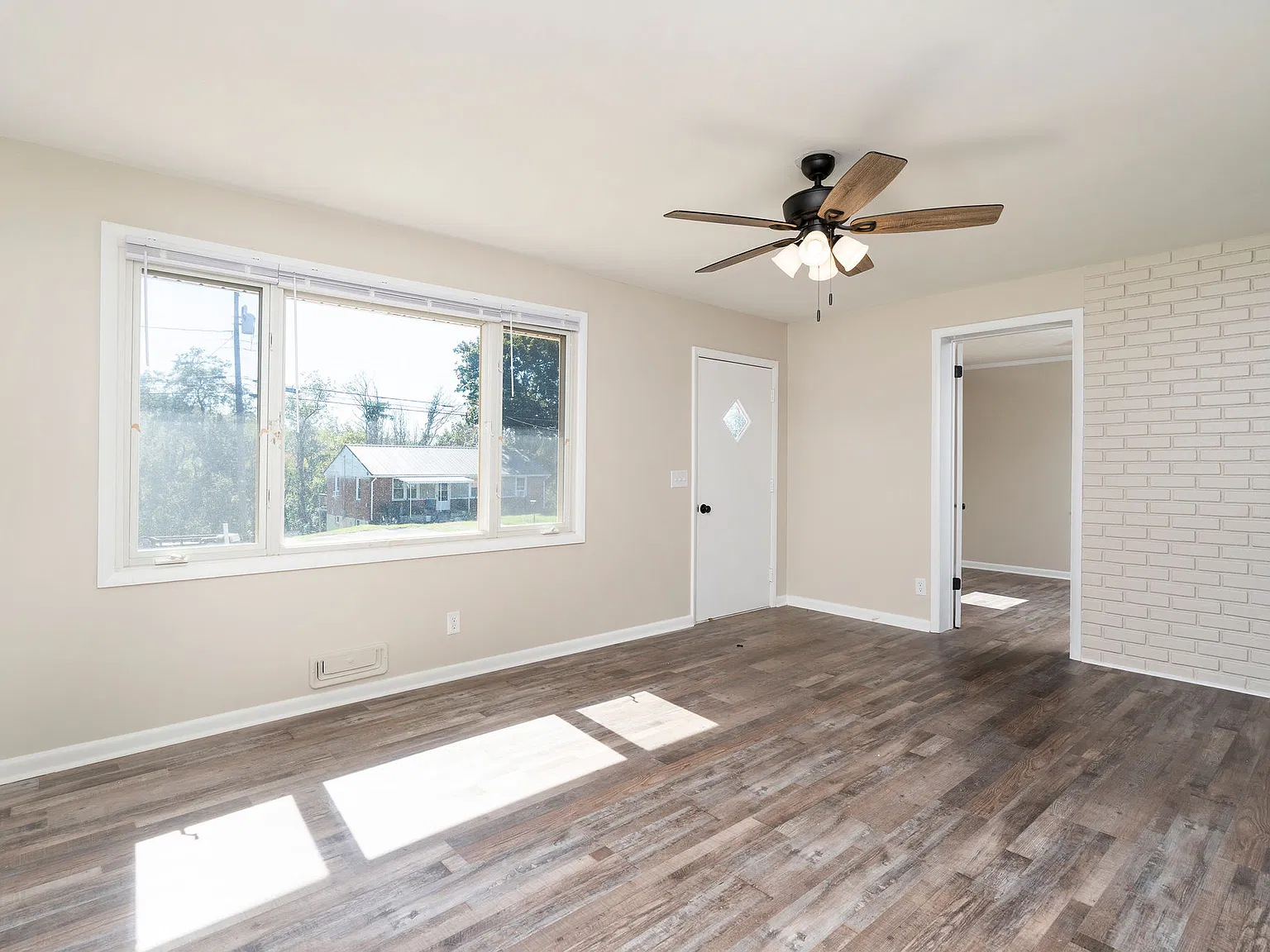 3 bed, 1.5 bath, 1180 sqft, $1,750 — Photo 4