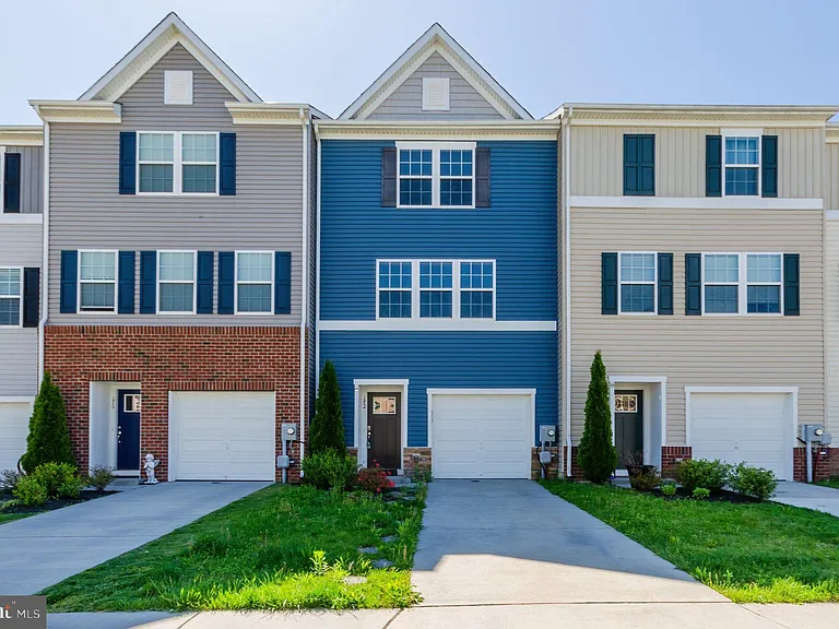 172 Drexel Ct — Photo 1