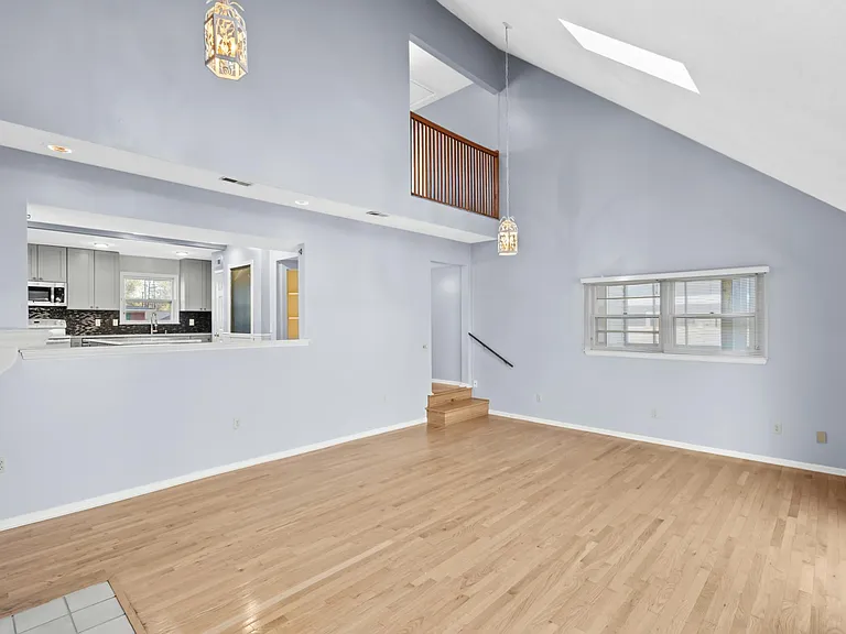 345 15th Ave S #2 — Photo 9