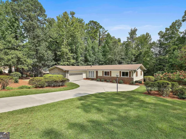 502 Pine Cir, Peachtree City, GA 30269