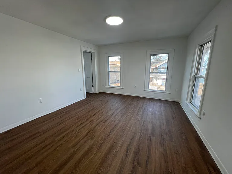 24 Robinson St #3 — Photo 6