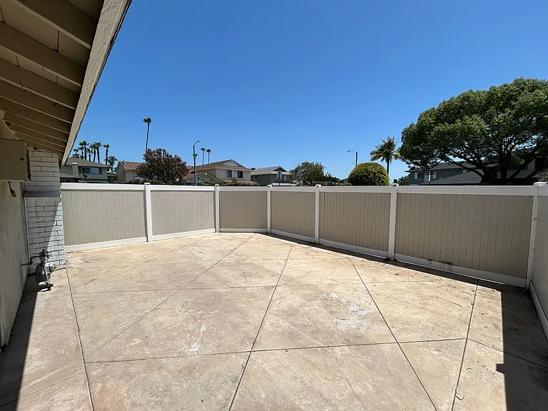 141 N Fonda St — Photo 26
