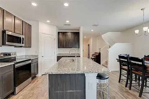 4602 Reisswood Loop — Photo 10