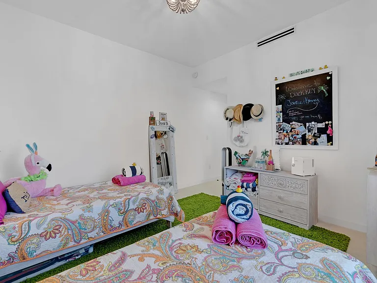317 E Seaview Cir — Photo 45