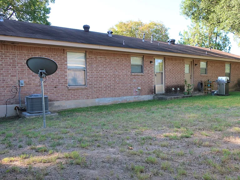 795 Albert St — Photo 20